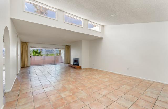 Spacious Condo! 2 LARGE Bedrooms + BONUS AC Sunroom/Porch! photos photos Spacious Condo! 2 LARGE Bedrooms + BONUS AC Sunroom/Porch! photos photos