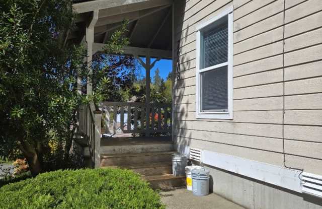3 Bedroom Duplex in Convenient Kingston Location! Gallery 3