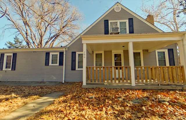 Huge House + Large Backyard + Off-Street Parking! Available June 4th! photos photos