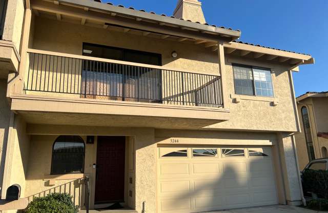 STYLISH HAYWARD HILLS CONDO WITH TWO PRIMARY SUITES AND BAY VIEWS!!! photos photos