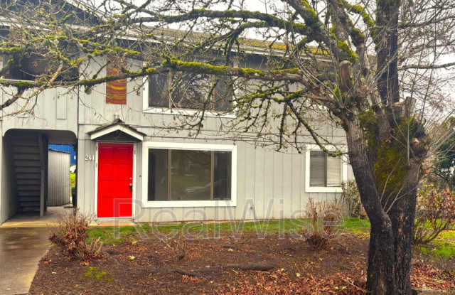 241 NW Rose St photos photos