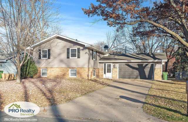 5 Bedroom Home in Brooklyn Center Gallery 1