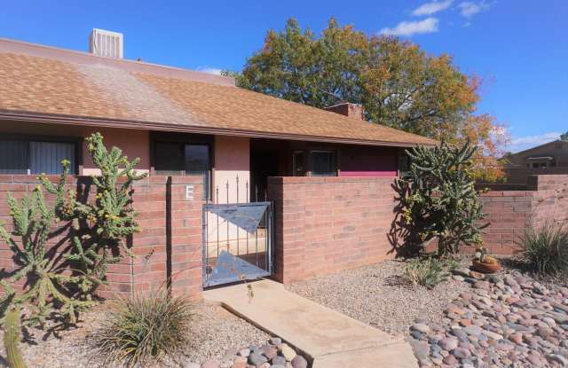 Corner Unit with large patio - 1762 Corte Encantada, Sierra Vista, AZ 85635
