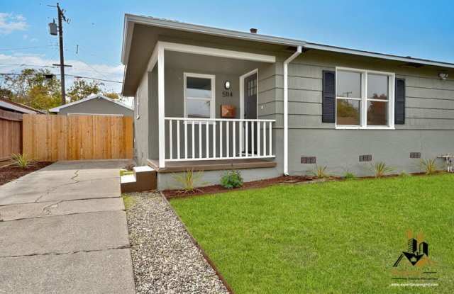 5114 Gordon Drive Gallery 1