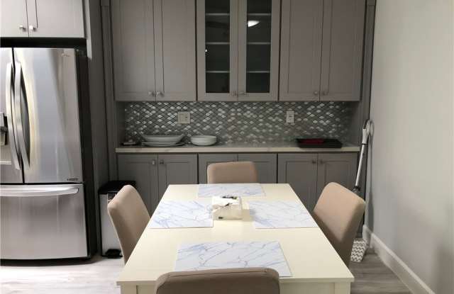 2325 Via Mariposa W Gallery 3