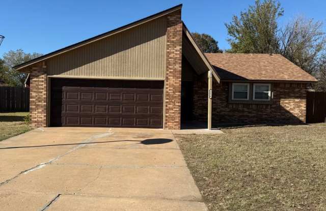 Nicely updated 3 Bed 2 Bath Single family home - 5826 Red Rock Circle, Enid, OK 73703