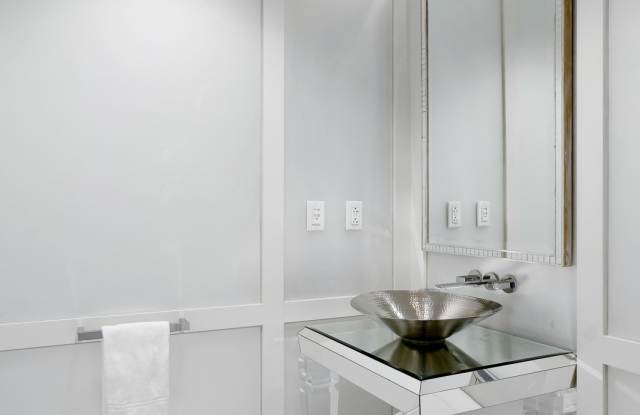 20 West 53rd Street Gallery 4