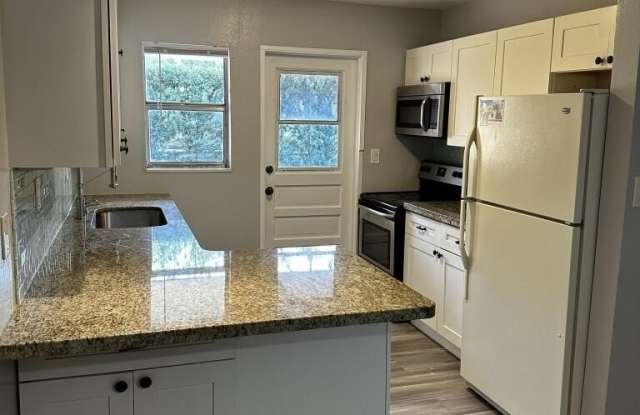 8 SE 12th Street unit: 1-2 photos photos