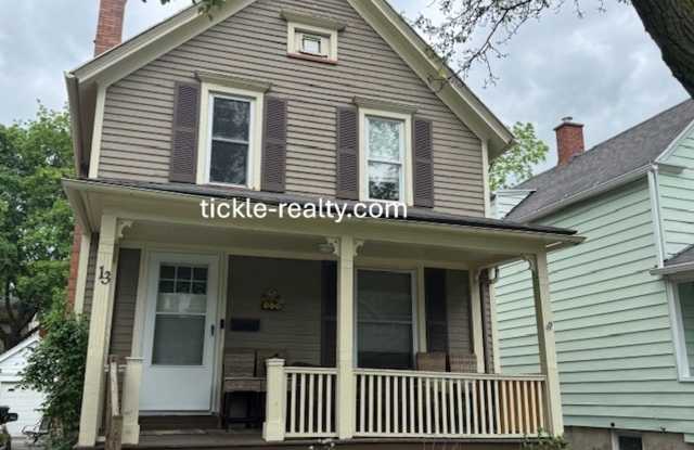 4 Bedroom Park Ave House - 2 Full Baths, Driveway photos photos
