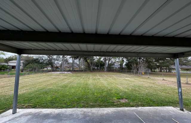 3 Bedroom, 2 Bathroom, with Bonus room / office, with large yard, covered back porch Gallery 4