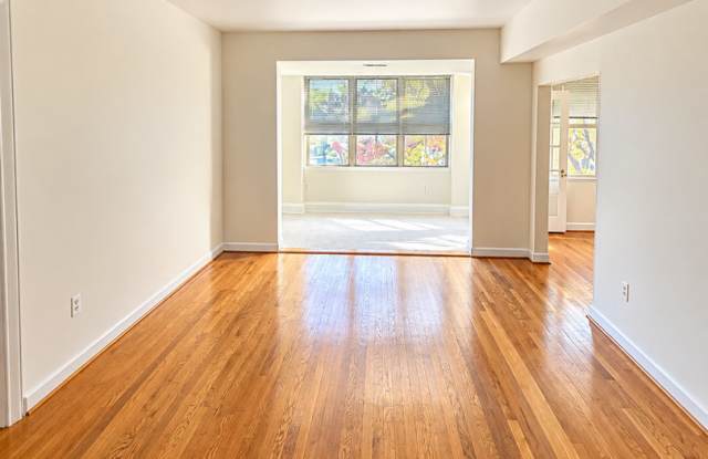 Bright, Refreshed 2-Bedroom in Mount Pleasant | Walk Score of 96 Gallery 4