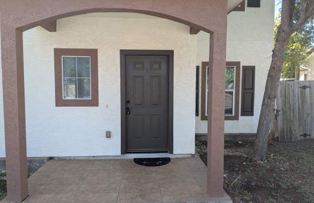 Royal Ridge Townhome!! Gallery 4