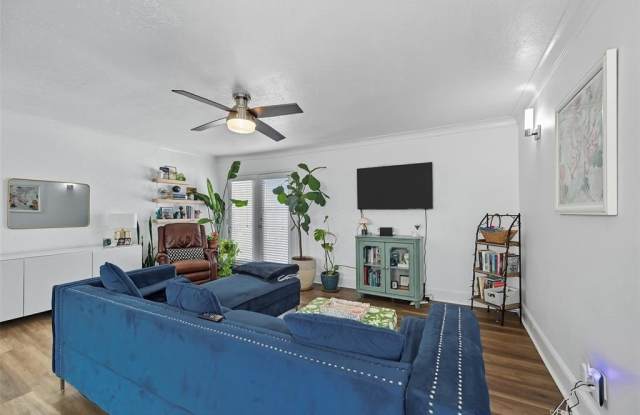 5927 E University Boulevard - 5927 East University Boulevard, Dallas, TX 75206