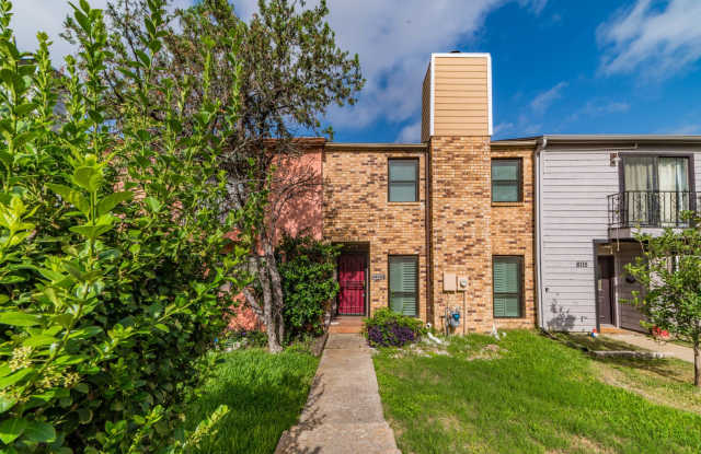 2-BEDROOM TOWNHOUSE IN ALAMO HEIGHTS I.S.D. - 8113 Scottshill, San Antonio, TX 78209