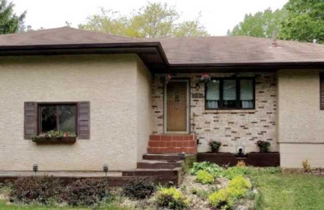 2848 Hallmark Avenue N - 2848 Hallmark Avenue North, Oakdale, MN 55128