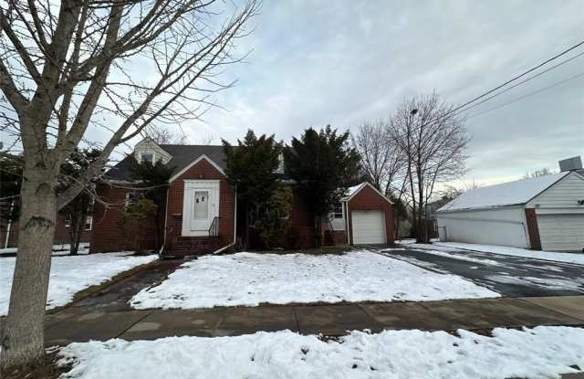 72 Martha Avenue photos photos