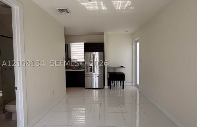 10426 NW 64th Ter Gallery 2