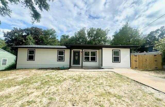 329 Edge Avenue - 329 Edge Avenue, Valparaiso, FL 32580