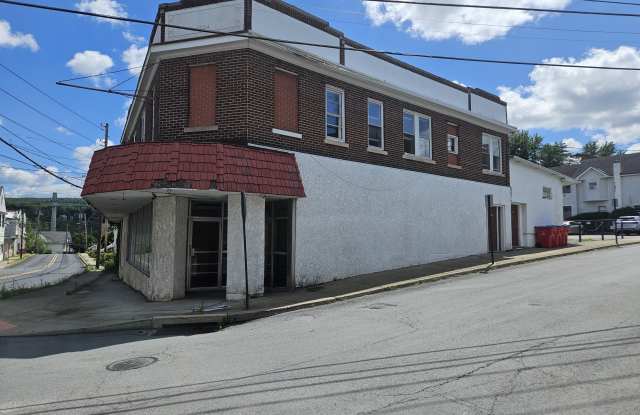 61 Fallbrook Street Gallery 1