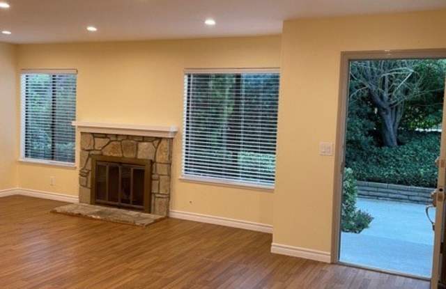 28031 Ridgecove Court N Gallery 3