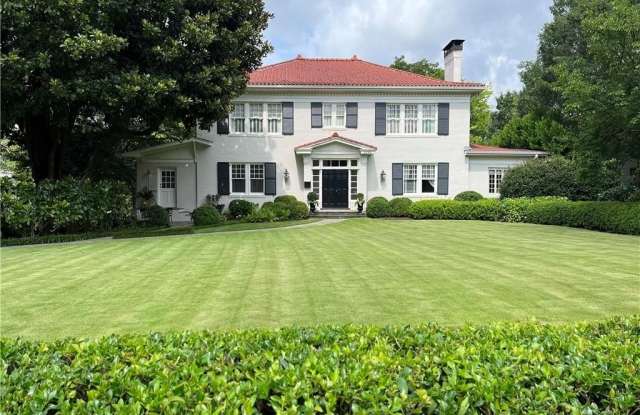 2544 Peachtree Road NW unit: 6 photos photos