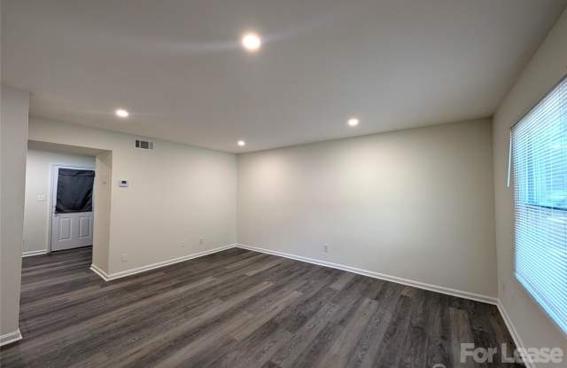 2220 Yorkhills Drive Gallery 4