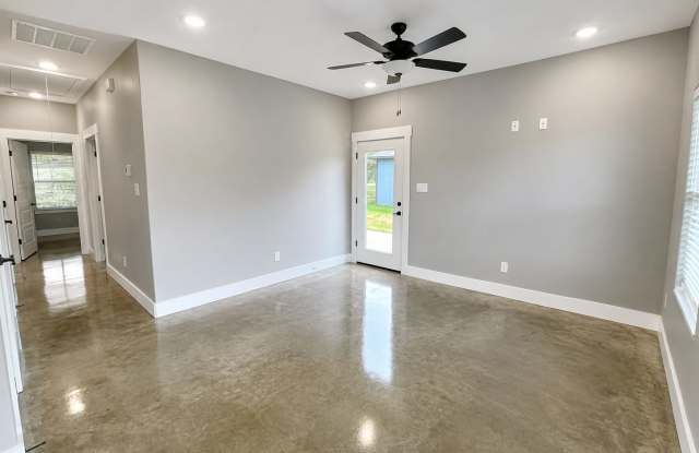1213 Oak Drive Gallery 3