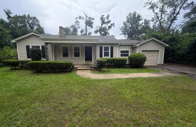 Charming 3 Bedroom 1 Bathroom in Valdosta Gallery 1