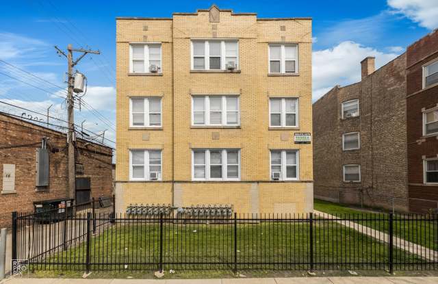7055 S St Lawrence Apartments Gallery 2