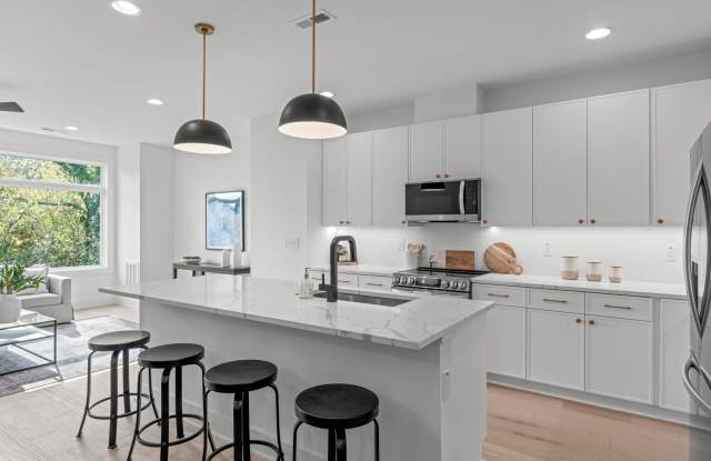 **OFFERING REFUNDABLE APPLICATION FEES** Luxurious New Construction End Unit 4BD, 4BA Downtown Raleigh Townhome with Rooftop Terrace Gallery 4