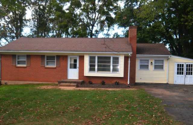 3 BR Home in Madison Heights Available Immediately photos photos