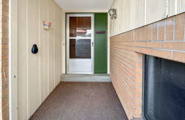 $0 DEPOSIT OPTION. CENTRALLY LOCATED 4 BEDROOM SPLIT LEVEL HOME IN WESTMINSTER! Gallery 3