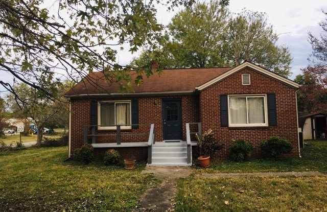 Maryville, 3 bedroom home near Pellissippi Parkway - 2524 Old Knoxville Pike, Eagleton Village, TN 37804