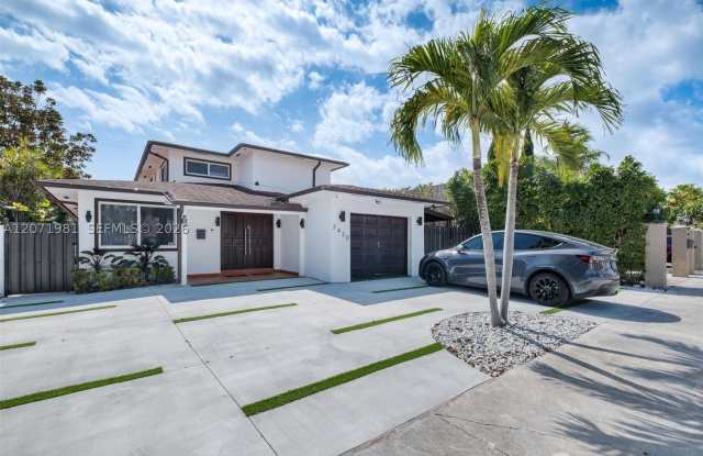 2430 SW 22nd Ter Gallery 2