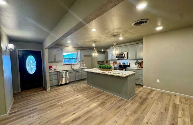Spacious 5-Bedroom Home with Open Floor Plan, Kitchen Island & Great Storage Gallery 4