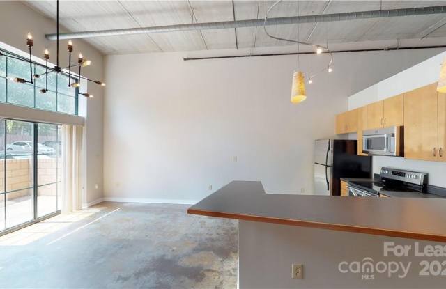 626 N Graham Street unit: 113 Gallery 4