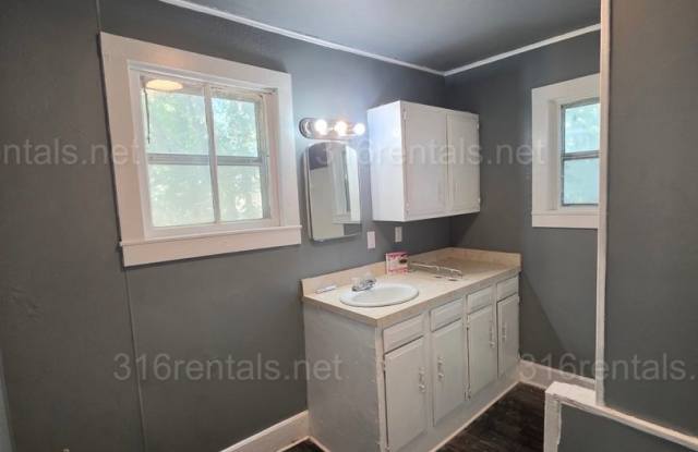 $799 - 2 bed 1 bath - Single Family Home Gallery 4