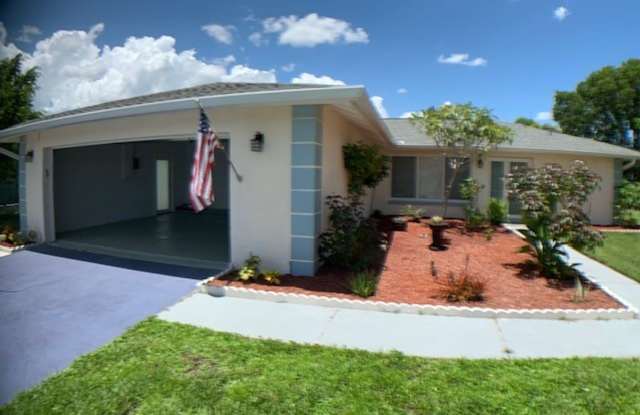 Coming December 1st - North Ft Myers single family Pool house with a large Screened in enclosure photos photos
