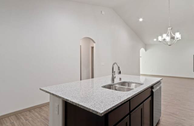 Newer Townhome, offering $500.00 off the first months rent Gallery 3