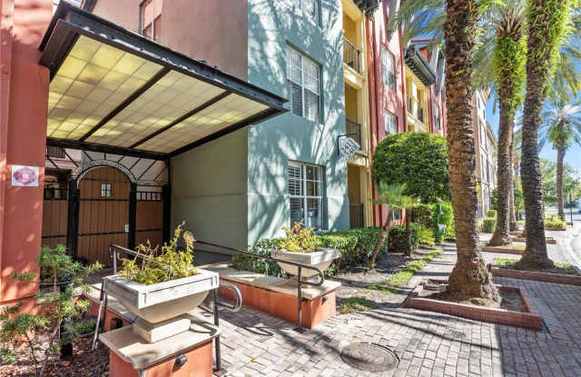 2411 W HORATIO STREET photos photos