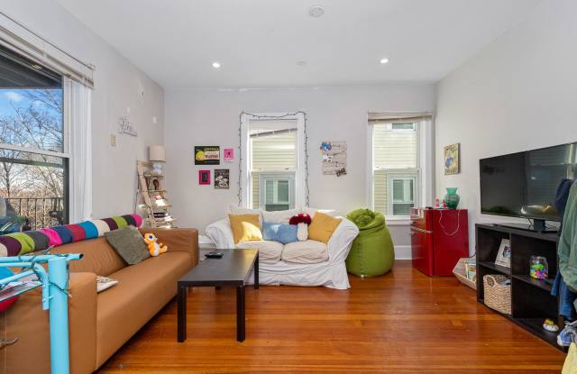 Nicely Priced 4-bed, 2-bath Mission Hill Apartment photos photos