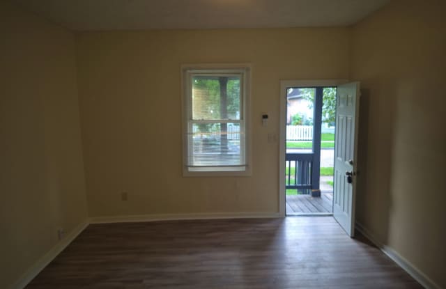 328 N Elder Avenue Gallery 4