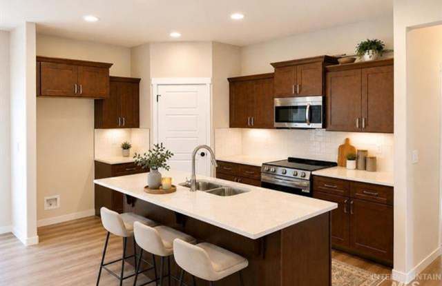Spacious New Build for Rent! 4 bed/2 bath/ 2 Car Garage Gallery 3