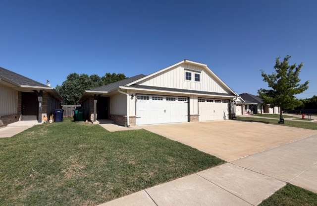 Great 3 Bedroom 2 Bath Duplex Near Tinker AFB photos photos