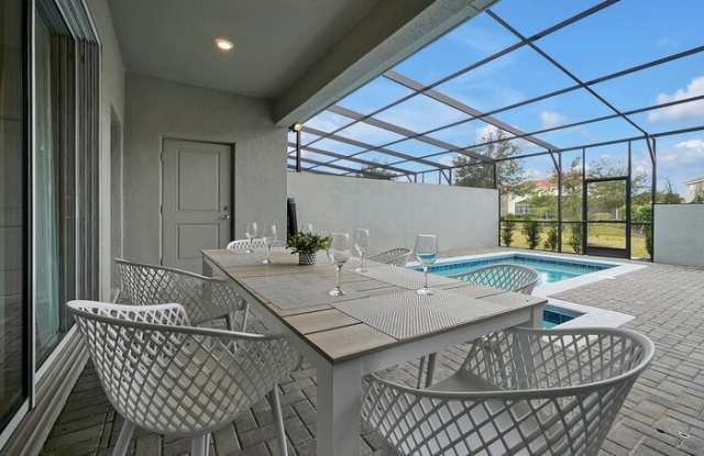 7435 Oakmoss Loop Gallery 2