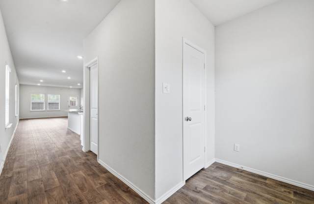 ***MOVE IN SPECIAL: TWO WEEKS FREE***Preserve at Medina Home with Loft, First Floor Primary, and All Appliances Included Gallery 4