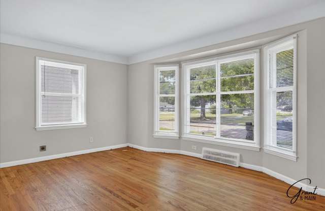 $1550 3 bedroom Redford bungalow Gallery 4