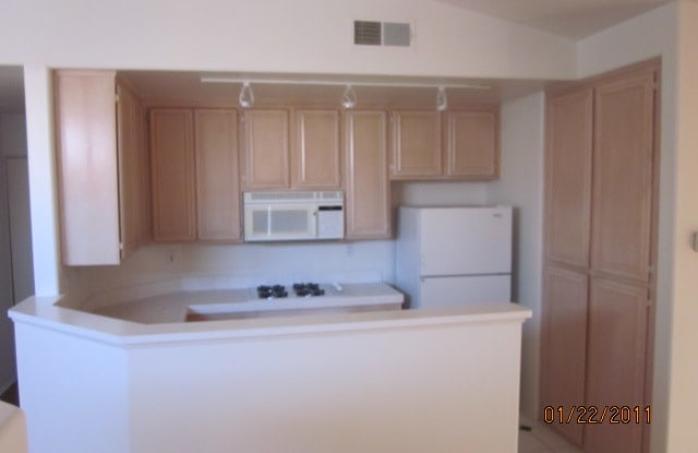 404 Sanibelle Cir #23 - 404 Sanibelle Circle, Chula Vista, CA 91910