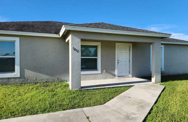 Charming 4 Bedroom 2 Bathroom Home in LaBelle photos photos