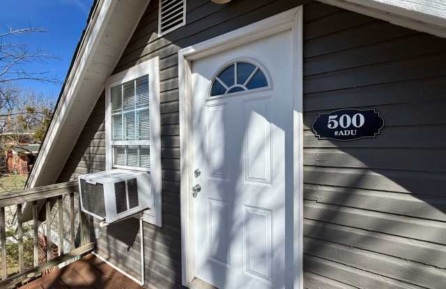Studio loft next to UCO campus with deck and fenced yard photos photos